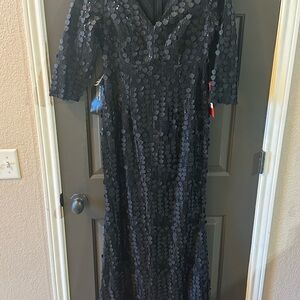 Carmen Marc Valvo Black Long Sleeve Dress